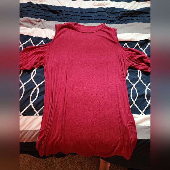 Cold shoulder shirt - Picture 1 of 2